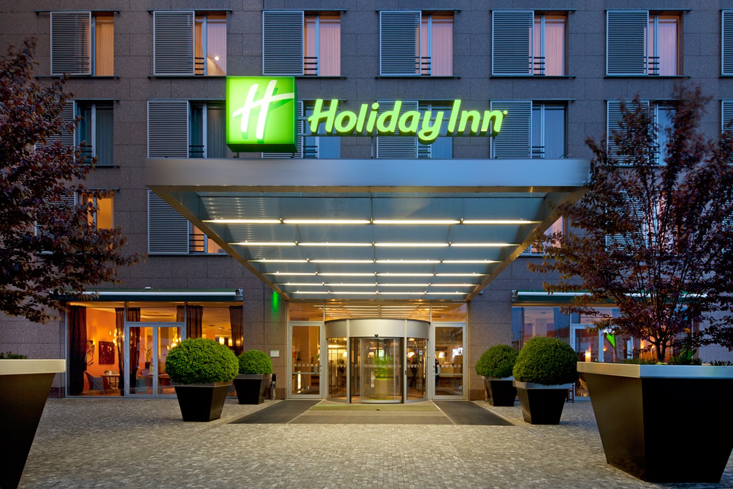 holiday-inn-prague-congress-centre_entrance.jpg